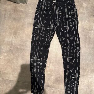 Black Arrow Patterned Leggings